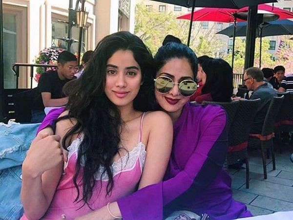 Janhvi Kapoor with mother Sridevi
