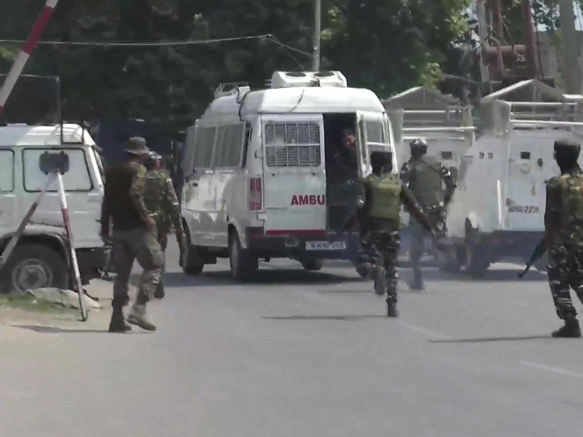 Jammu-kashmir: श्रीनगर में मारे गए 2 आतंकी, हाल में हुए CRPF हमले में थे शामिल, 3 सुरक्षाकर्मी घायल