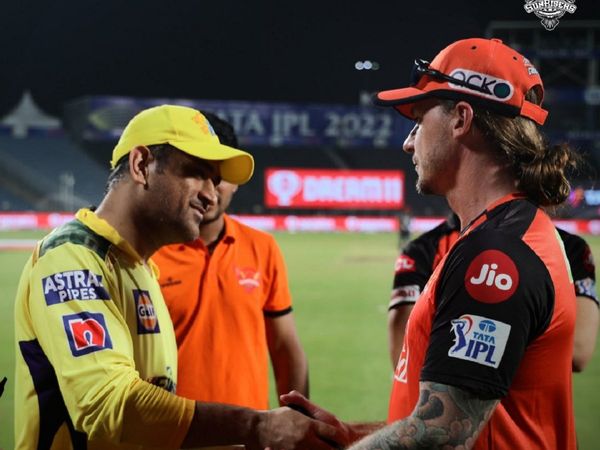 MS Dhoni meeting with Dale Steyn