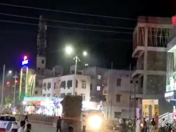 trolley collided with pillar then street light burnt Watch Shocking Viral Video