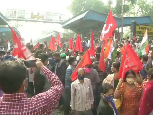 Countrywide strike of trade unions today 26 November, banking services may be affected