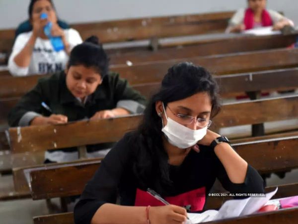 CBSE BOARD EXAMS 2021: क्या सीबीएसई को 12वीं का बोर्ड एग्जाम कैंसिल करना चाहिए? 