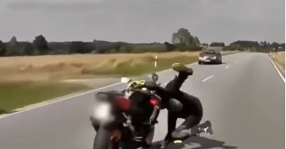Shocking Video: Stunt Video Man Doing Stunt on Bike Then What Happened Watch Shocking Video