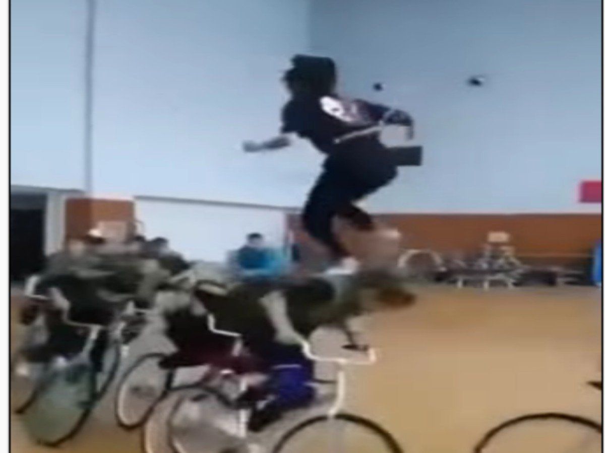 Viral: स्टंट तो आपने कई देखें होंगे लेकिन इस लड़की को देखकर दंग रह जाएंगे, बार-बार देखा जा रहा वीडियो