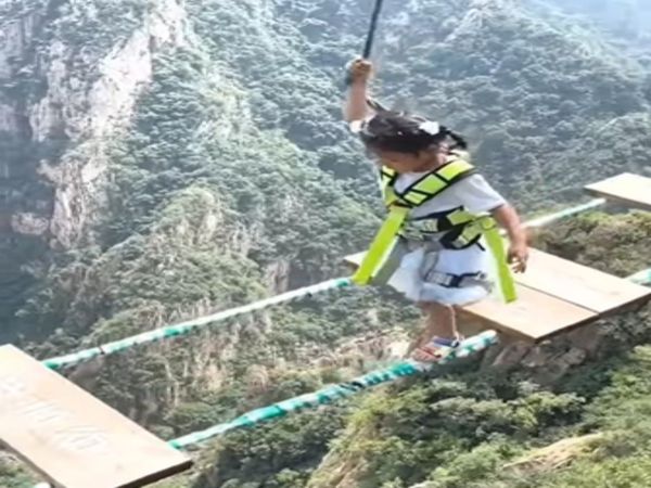 Little Girl Stunt Video Goes Viral on social media