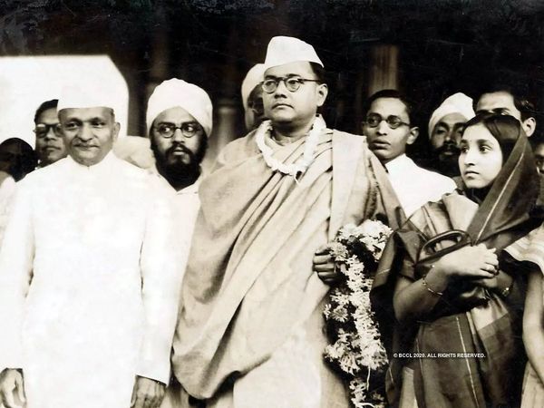 सुभाषचंद्र बोस या गुमनामी बाबा! फैजाबाद के एक कमरे से मिले सामानों से जब गहरा गया था रहस्‍य