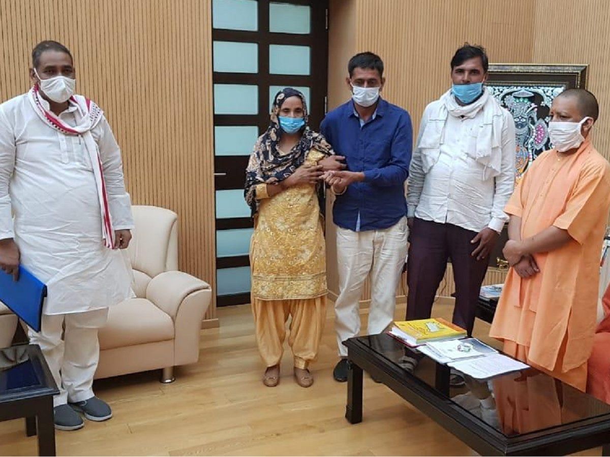 सीएम योगी से मिले सुदीक्षा के परिजन, मिलेगी 20 लाख रुपये की सहायता