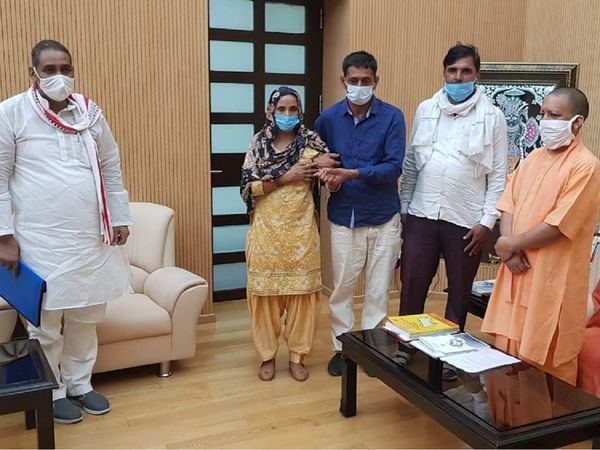 सीएम योगी से मिले सुदीक्षा के परिजन, मिलेगी 20 लाख रुपये की सहायता