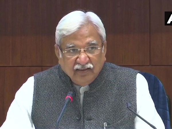 जब CEC ने किया मां को याद, पढ़ी शायरी- उन्हें बातें नहीं आती जो अपना काम करते हैं