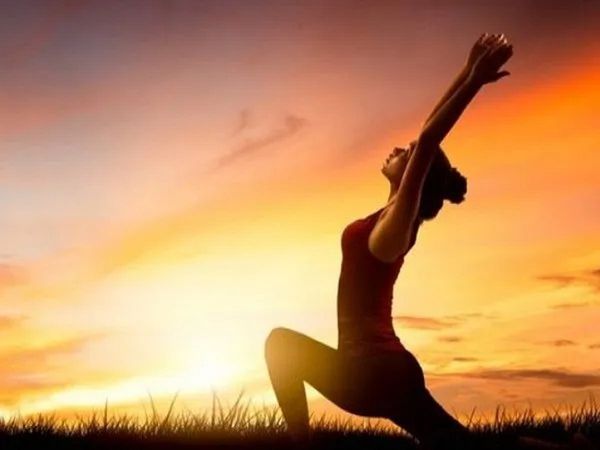 Surya Namaskar: स्वस्थ, निरोग एवं आरोग्य रहने की चमत्कारिक कुंजी है सूर्य नमस्कार