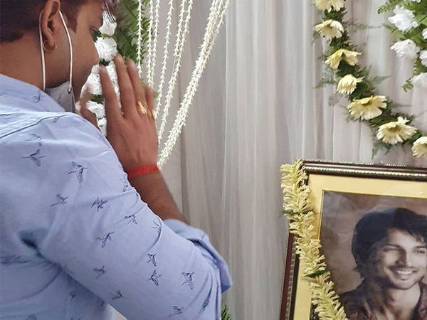 Pawan Singh Visit Sushant Singh Rajput Patna home To meet Family