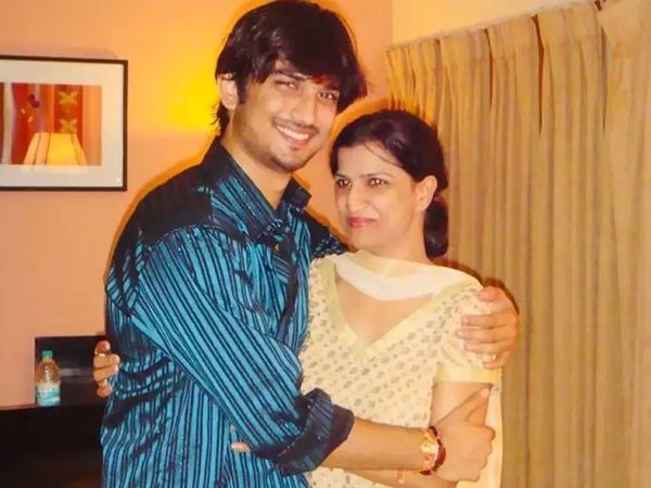Sushant Singh Rajput with sister Meetu