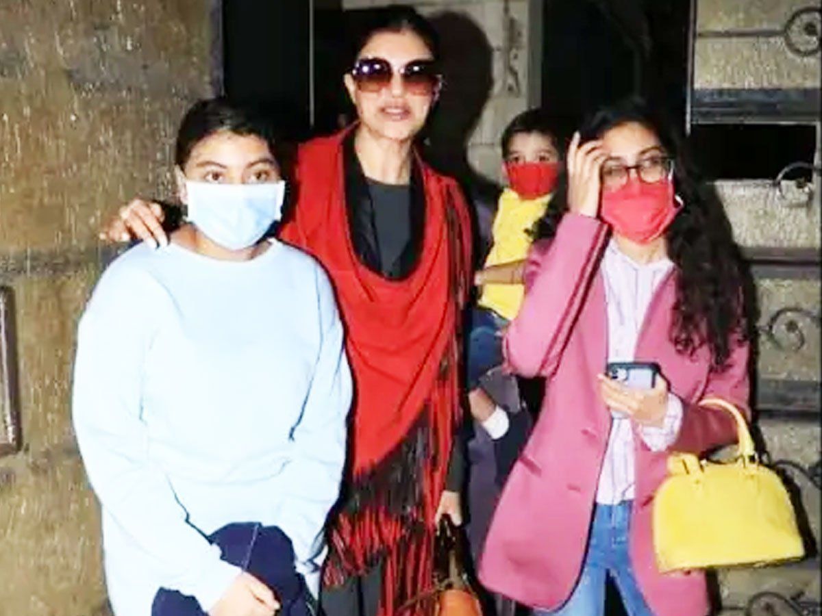 सुष्मिता सेन ने तीसरा बच्चा लिया गोद! दो बेटियों के बाद अब बेटा बना परिवार का हिस्सा