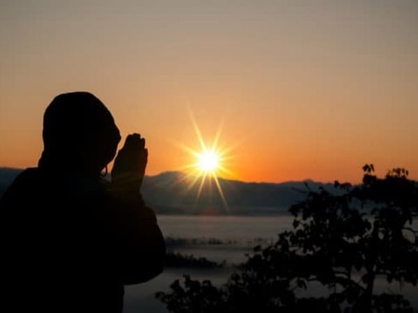 सुबह सूर्य के दर्शन करने के फायदे