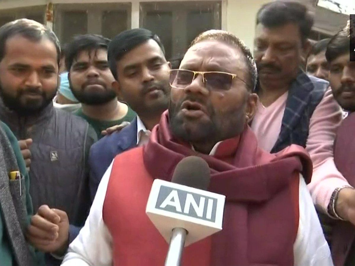 UP: SP के 2 नेता, कांग्रेस एमएलए BJP में शामिल, स्वामी प्रसाद मौर्य 14 जनवरी को बनेंगे 'समाजवादी'