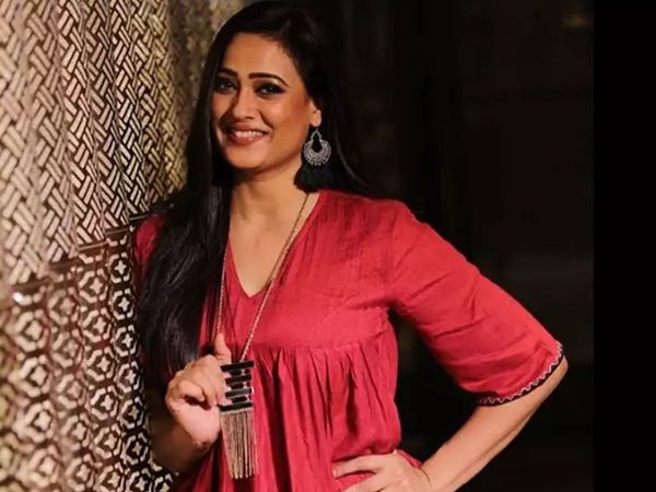 Shweta Tiwari employee of school sent legal notice