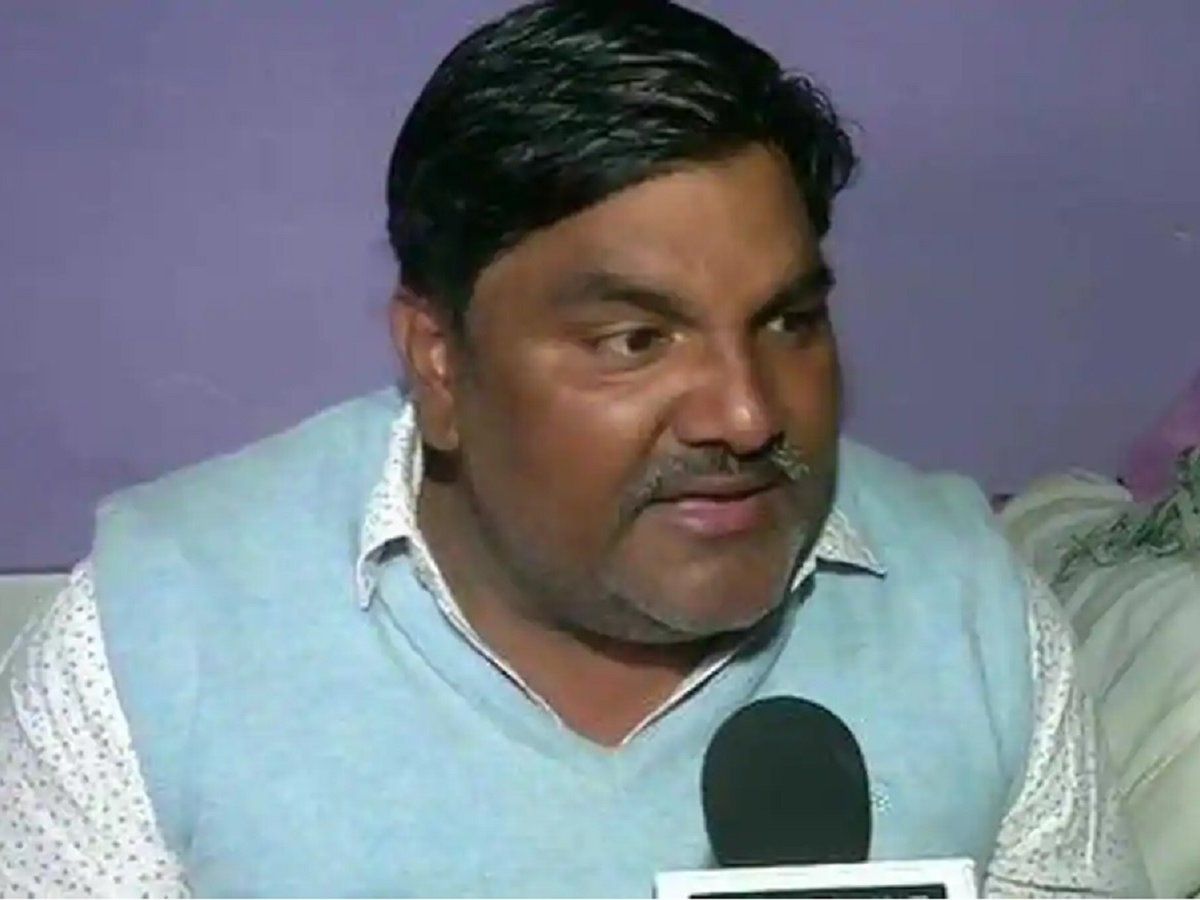 दिल्ली हिंसा केस : 'ताहिर हुसैन ने दंगाइयों को मानव हथियार की तरह इस्तेमाल किया'