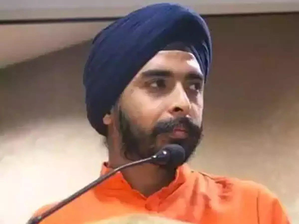 Tajinder Pal Bagga Arrest: बग्गा की गिरफ्तारी पर बवाल, एक पुलिस ने पकड़ा, दूसरे ने रोका और तीसरे ने छुड़ाया