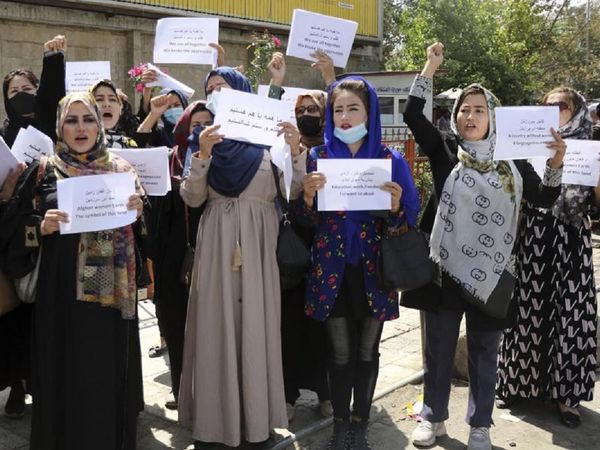 तालिबान ने कामकाजी महिलाओं, छात्राओं के लिए जारी किया फरमान