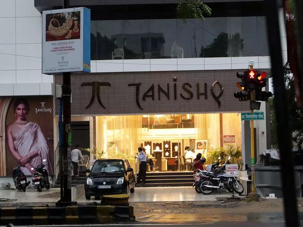 tanishq store reportedly targeted by mob in gujarat amid row over ad