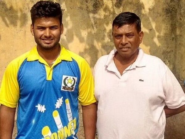 rishabh pant with his childhood coach tarak sinha