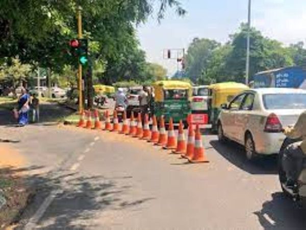 weather update on traffic signal 