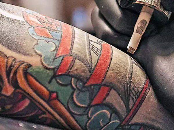 tatoo artist 