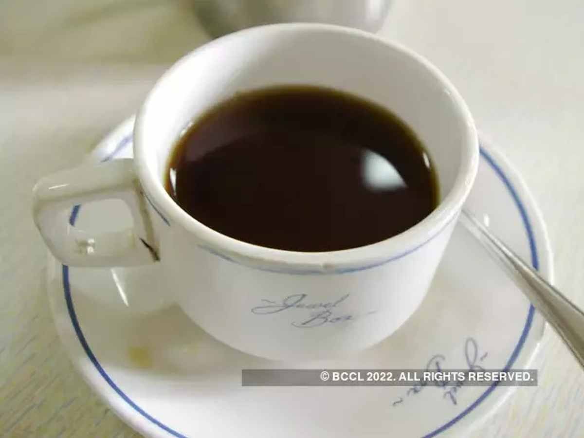 Pakistan: चाय में कटौती से सुधरेगी पाक की अर्थव्यवस्था! मंत्री ने दी अजीबो-गरीब सलाह