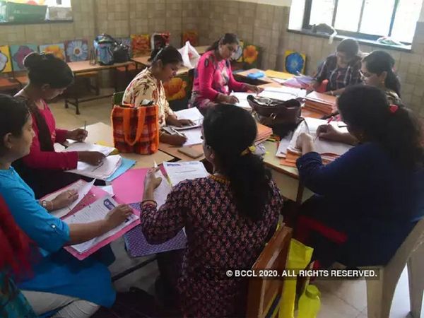 कोरोना काल में बदली शिक्षा की तस्वीर, देश के हर हिस्से में अनूठा प्रयोग