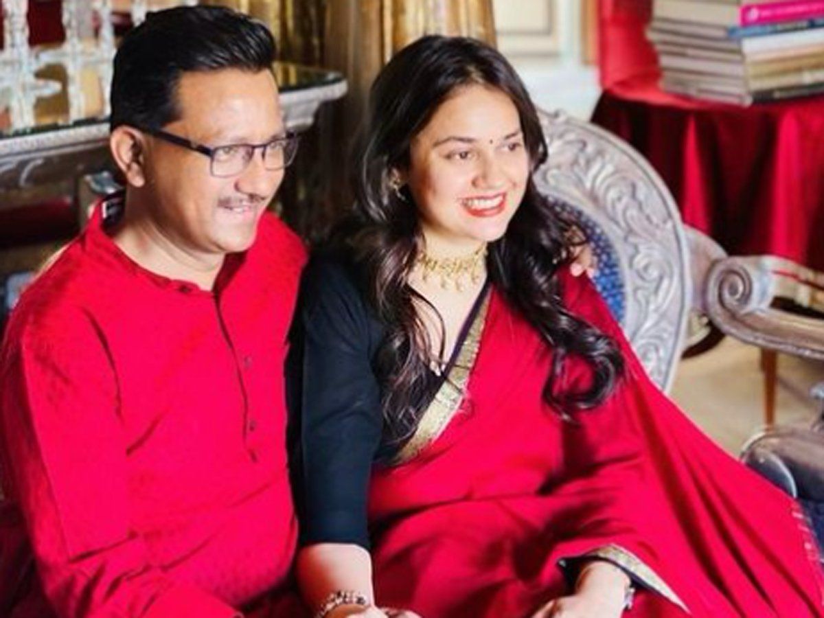 Teena Dabi : 'तुम्हारी दी हुई मुस्कान मैं पहन रही हूं', जानें IAS टीना डाबी ने ऐसा क्यों लिखा
