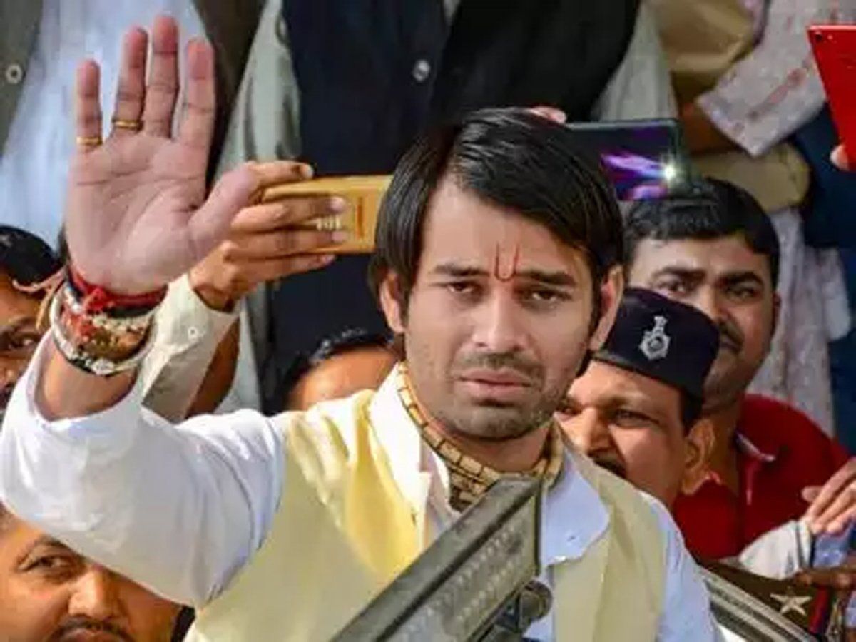 लालू के बड़े बेटे तेज प्रताप की तबीयत खराब, पटना में हो रहा इलाज, मिलने पहुंचे तेजस्वी