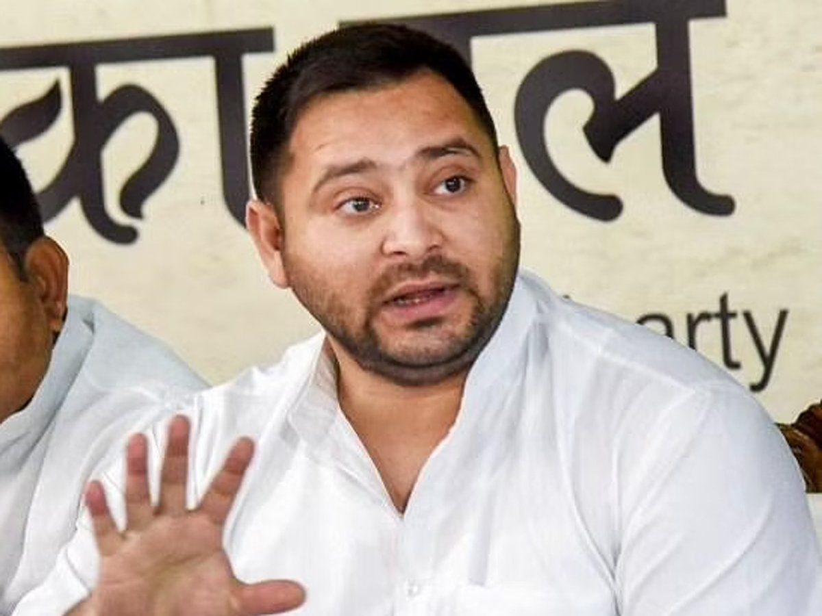 RJD से कौन बनेगा मंत्री? पिता लालू यादव से नामों पर मुहर लगवाने दिल्ली आए तेजस्वी, बहनों से बंधवाएंगे राखी