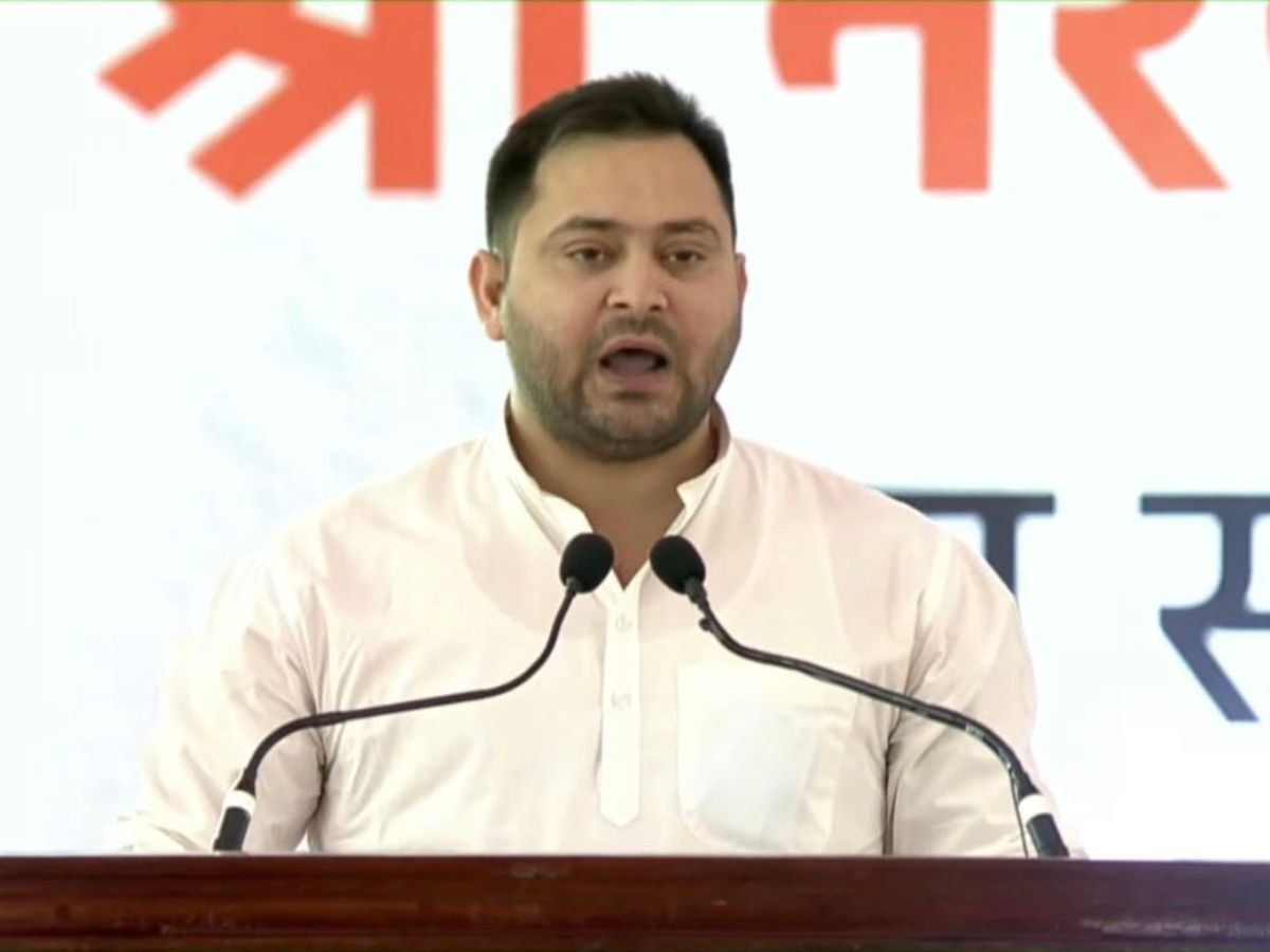 बिहारः लिखा भाषण भी ढंग से न पढ़ पाए तेजस्वी, PM के सामने कागज देख बार-बार अटके, JDU-BJP ने जमकर घेरा