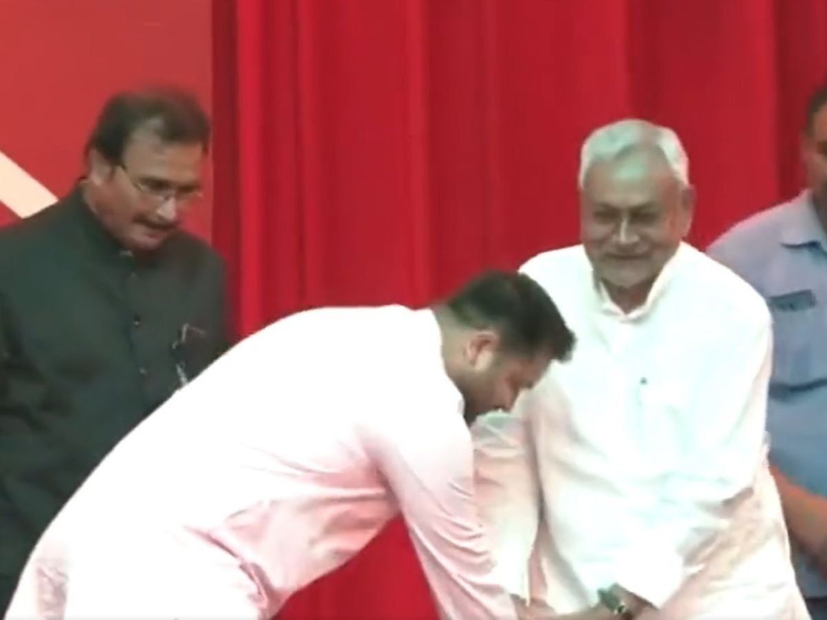 Video When Rjd Tejashwi Yadav Tried To Touch Feet Of Jdu Nitish Kumar