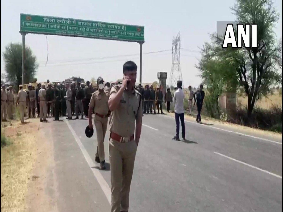 Karauli news: करौली सीमा पर बीजेपी कार्यकर्ता उग्र, हिरासत में लिए गए तेजस्वी सूर्या और सतीश पूनिया