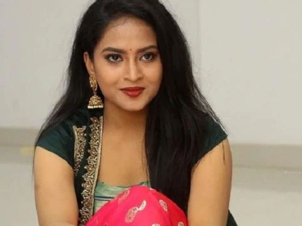Telugu actress TV show Manasu Mamatha Star Sravani Commits suicide