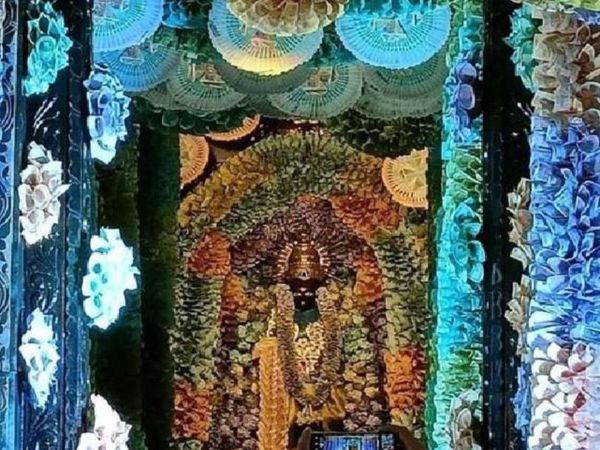 Navratri 2021 andhra pradesh Temple Decorated with Five Crore Rupees Currency Note