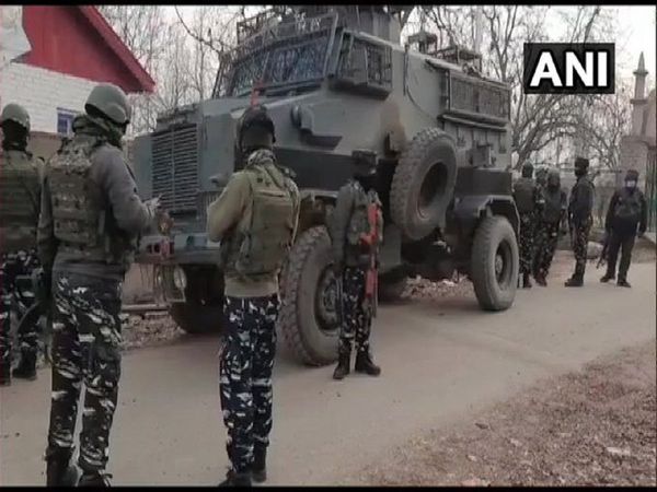 Shopian Encounter: शोपियां में आतंकियों और सुरक्षाबलों के बीच मुठभेड़ जारी
