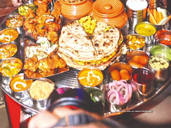 People have prepared a plan to celebrate New Year 2021, will order food and drink online