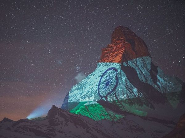 कोरोना के खिलाफ संघर्ष में स्विट्जरलैंड ने भारत के साथ दर्शाई एकजुटता, कुछ इस तरह रोशन हुआ तिरंगा