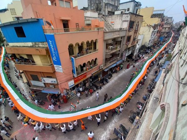 Happy Independence Day Wishes Quotes in Hindi 2022 Share these Inspirational Quotes on swatantrata diwas to wish thier family and friends