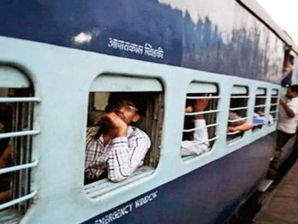 Loot in Barauni-Gwalior express train dacoits fired at passenger