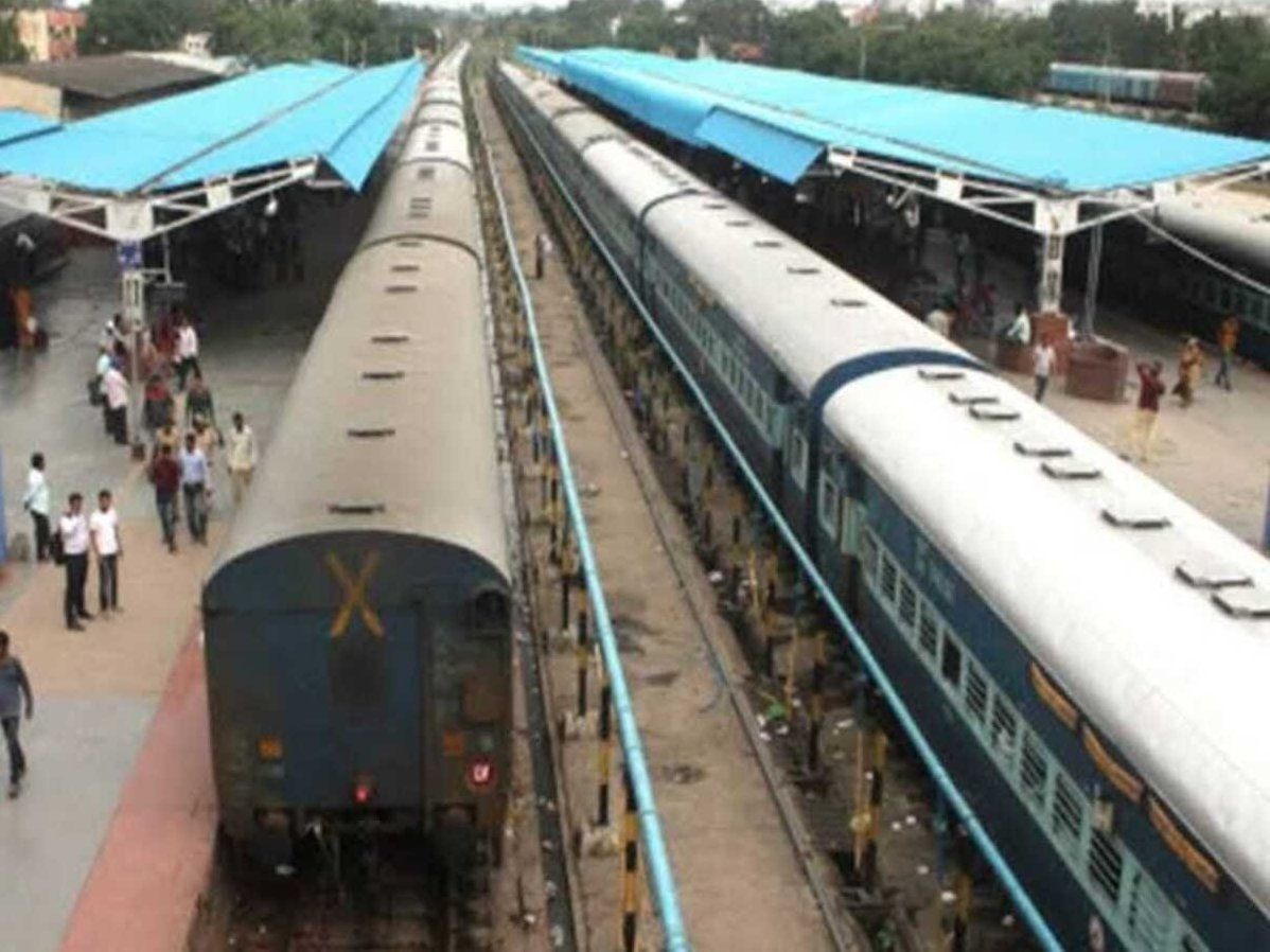 Agra Crime News: आगरा में रेलवे ट्रैक पर मिला युवक-युवती का शव, साथ जी न सके तो मौत को लगा लिया गले