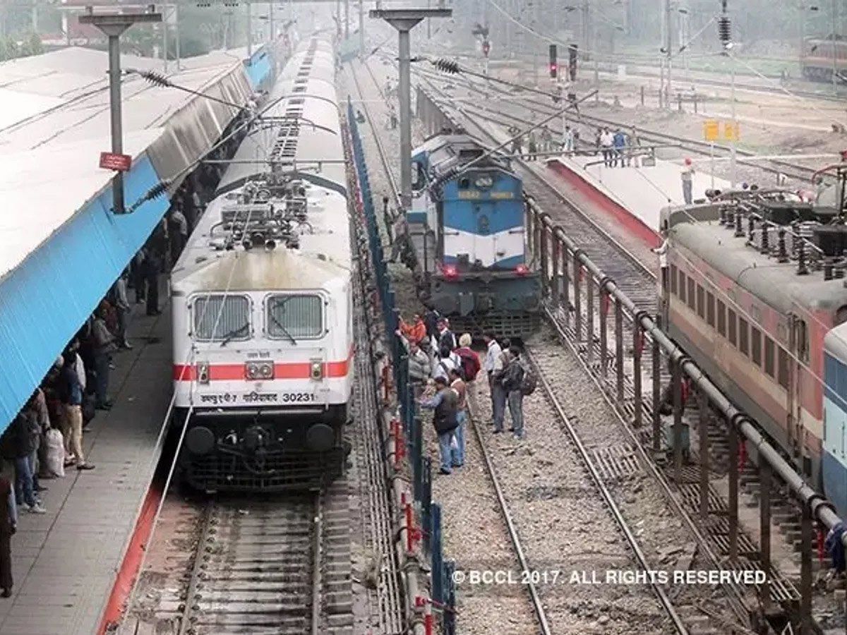 प्रयागराज रेलवे स्टेशन पर एयरपोर्ट की तरह संपर्क रहित चेक-इन सुविधा
