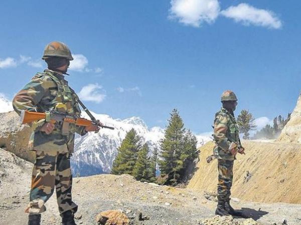 Indian troops with shoulder-fired air defence missiles deployed on heights near China border