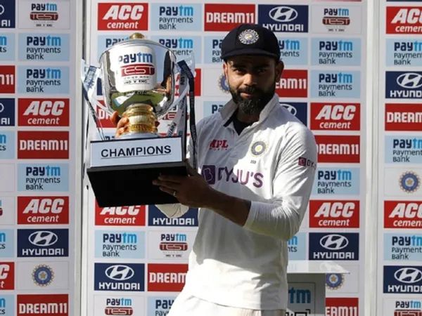 virat kohli with the trophy