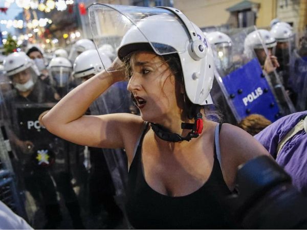 क्‍या है महिलाओं से जुड़ा वह मसला, जिसे लेकर तुर्की में एर्दोआन के खिलाफ सड़कों पर उतर आई आधी आबादी