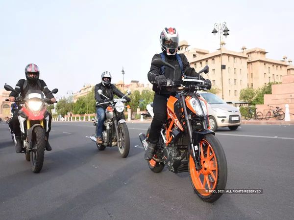 राजस्थान में खरीदेंगे टू व्हीलर तो मुफ्त में पाएं हेलमेट, सड़क सुरक्षा का खास ख्याल