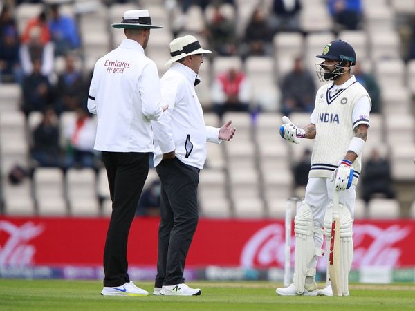 virat kohli argues with umpire