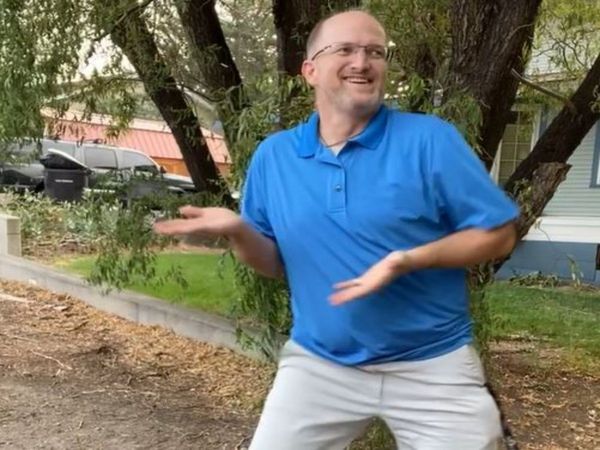 Foreign uncle dance on madhuri dixit song chikni chikni patli kamar video goes viral